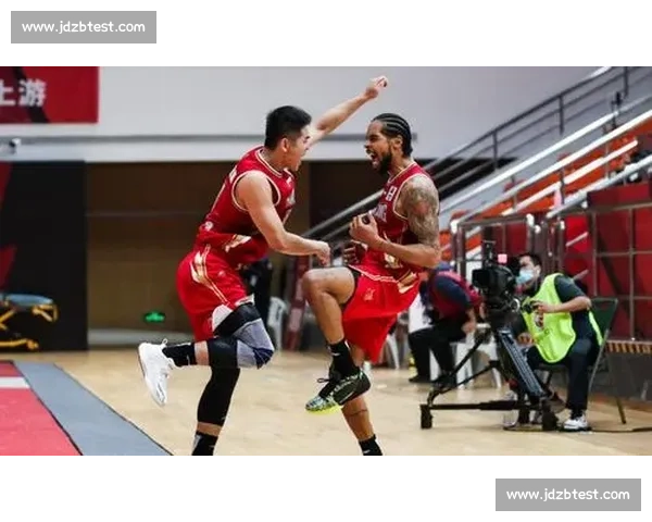 压哨绝杀定乾坤逆转之夜点燃全场激情与荣耀传奇瞬间永载史册